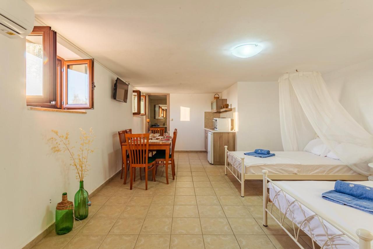 Mani Summer Escape - Spacious Home, Fully Equipped Lévktron Exterior foto